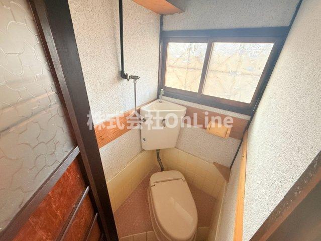 八尾市安中町１丁目のアパートのトイレ