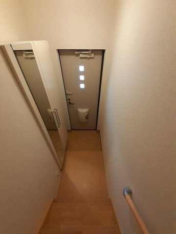 エターナル　　 刈谷市近郊の賃貸はクラスホーム刈谷店の玄関|明るい玄関です