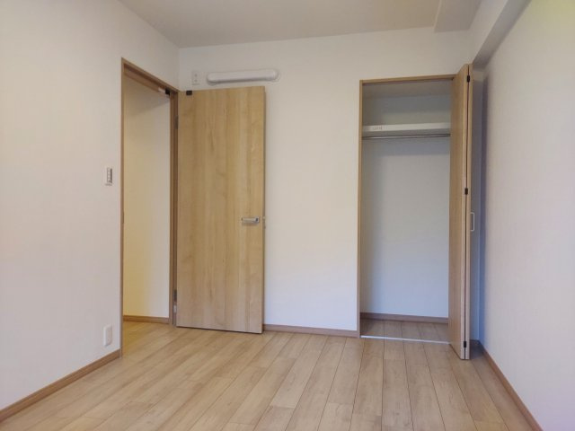 阪急逆瀬台アヴェルデ1番館の洋室|洋室西側約6.1帖