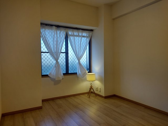 阪急逆瀬台アヴェルデ1番館の洋室|洋室東側約6.1帖