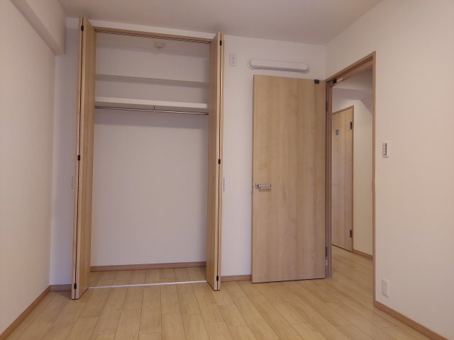 阪急逆瀬台アヴェルデ1番館の洋室|洋室東側約6.1帖