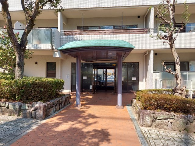 阪急逆瀬台アヴェルデ1番館のエントランス