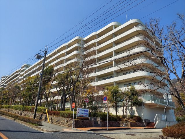 阪急逆瀬台アヴェルデ1番館の外観