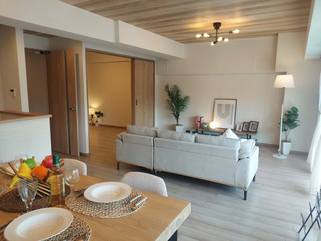 阪急逆瀬台アヴェルデ1番館の居間・リビング