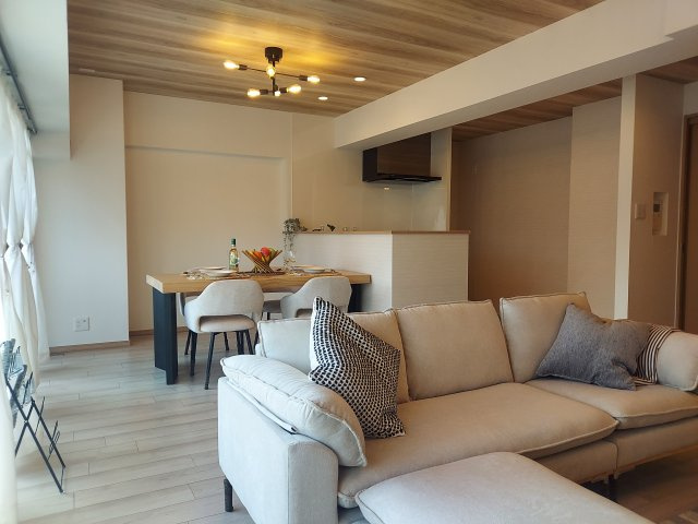 阪急逆瀬台アヴェルデ1番館の居間・リビング