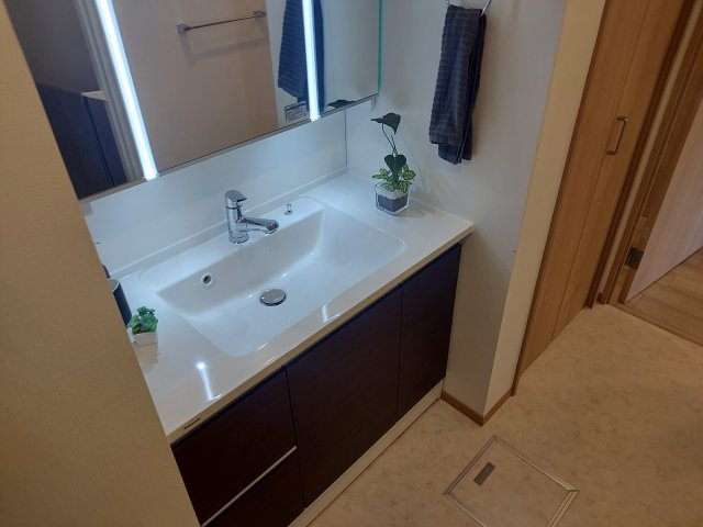 阪急逆瀬台アヴェルデ1番館の独立洗面台|洗面化粧台