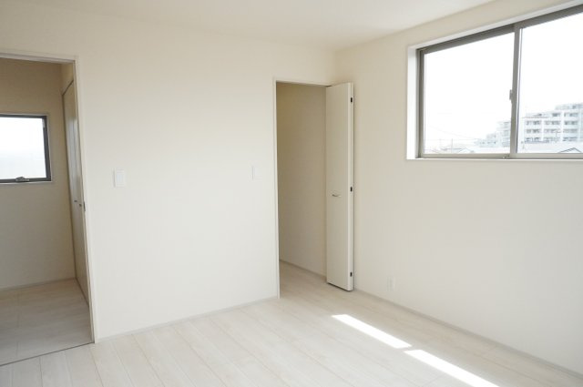 越谷市蒲生愛宕町 新築分譲住宅 の洋室