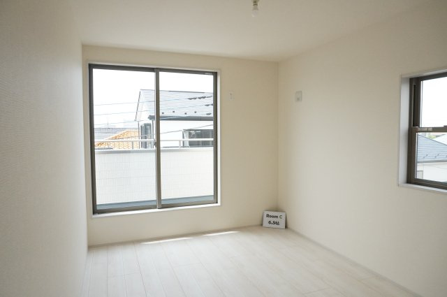 越谷市蒲生愛宕町 新築分譲住宅 の洋室|6.5帖
