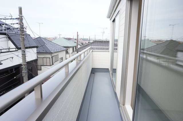 越谷市蒲生愛宕町 新築分譲住宅 のバルコニー|3階