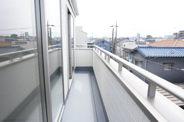 越谷市蒲生愛宕町 新築分譲住宅 のバルコニー