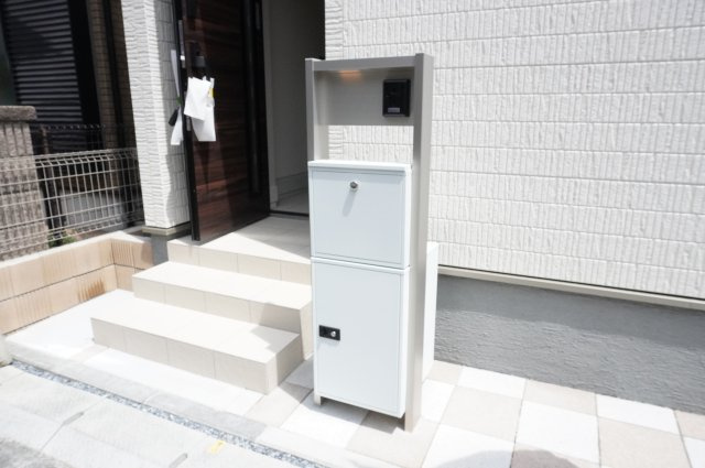 越谷市蒲生愛宕町 新築分譲住宅 のその他|インターホン機能・宅配BOX付き門柱