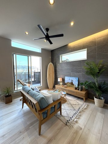 California Terrace House — 海と空を感じる暮らしの居間・リビング