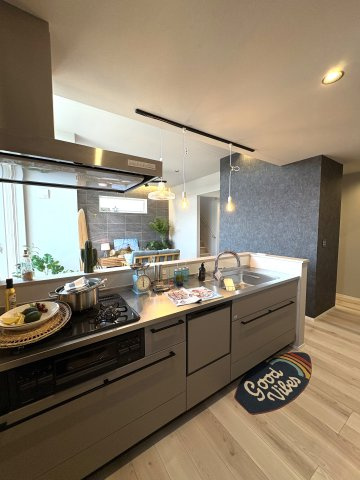 California Terrace House — 海と空を感じる暮らしのキッチン