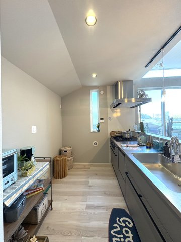 California Terrace House — 海と空を感じる暮らしのキッチン