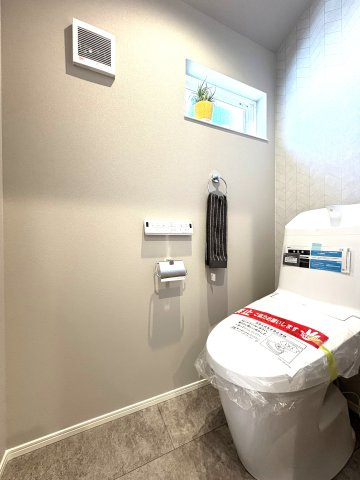 California Terrace House — 海と空を感じる暮らしのトイレ