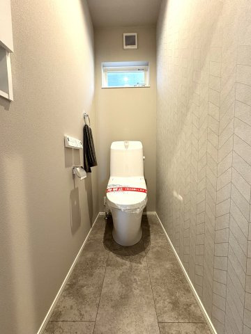 California Terrace House — 海と空を感じる暮らしのトイレ