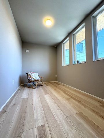 California Terrace House — 海と空を感じる暮らしの洋室