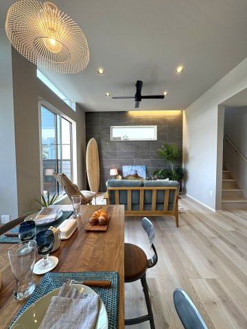 California Terrace House — 海と空を感じる暮らしの居間・リビング