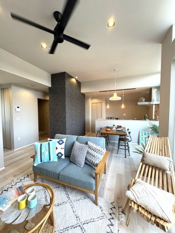 California Terrace House — 海と空を感じる暮らしの居間・リビング