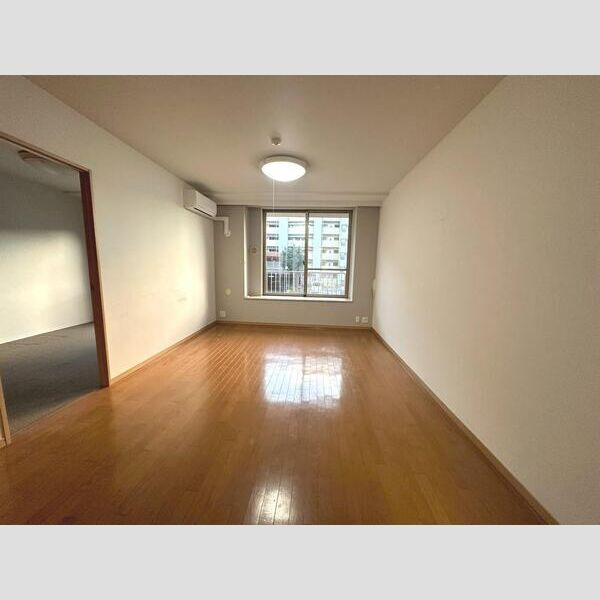 中山パーク・ホームズ丘の街の居間・リビング