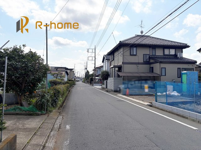 取手市戸頭18期　新築戸建て　1号棟の前面道路含む現地写真|『今から見たい！』大歓迎です♪
お気軽にＲ－ｈomeまでお問い合わせください。