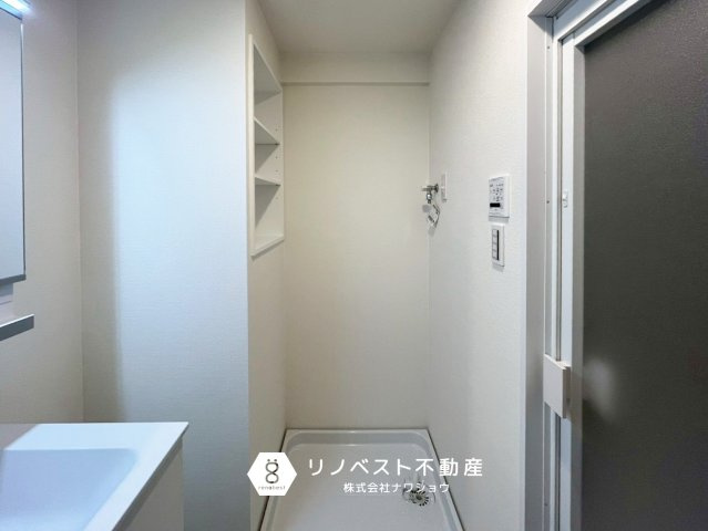 シャルマンフジビルト・モアー今里の独立洗面台|三面鏡付き独立洗面台完備◎