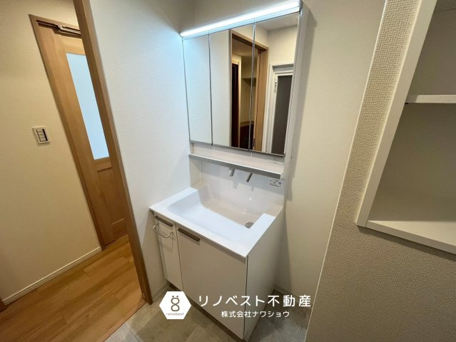 シャルマンフジビルト・モアー今里のトイレ|温水洗浄機能付きトイレ。
玄関入ってすぐにあるのも嬉しいポイント♪