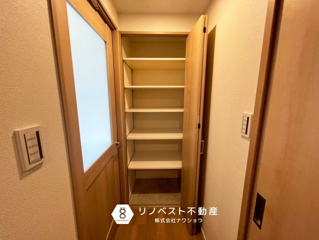 シャルマンフジビルト・モアー今里の収納|アウターからバックまで多種多様な収納に便利な、大容量のクローゼット。
