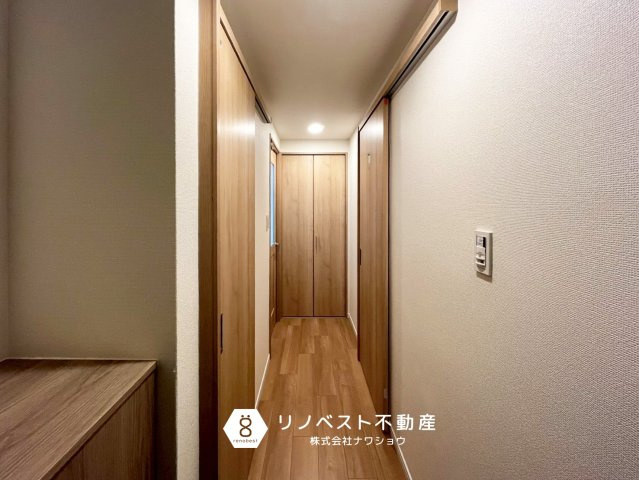 シャルマンフジビルト・モアー今里の玄関|シューズボックスと玄関収納がございます◎
靴以外にも、大きなキャリーケースやベビーカーの収納にも役立ちそうです◎