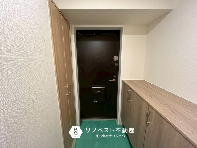 シャルマンフジビルト・モアー今里のバルコニー|手洗い場付きのL字バルコニー。
南西向きなので、洗濯物をたくさん干してもよく乾きそうですね◎