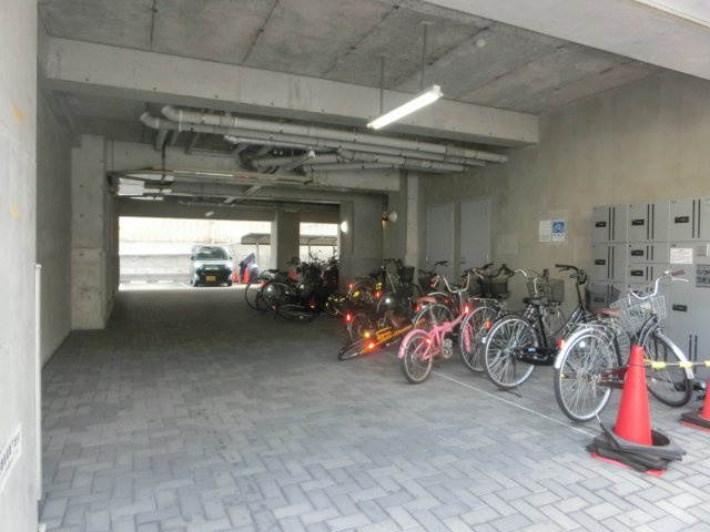 ウィンヒルズ難波西の駐車場