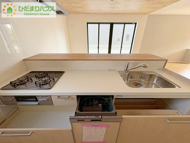 日立市諏訪町1期　新築戸建　1号棟のキッチン|スライド収納付きシステムキッチン。パスタ鍋や圧力鍋の出し入れもスムーズです(*^-^*)