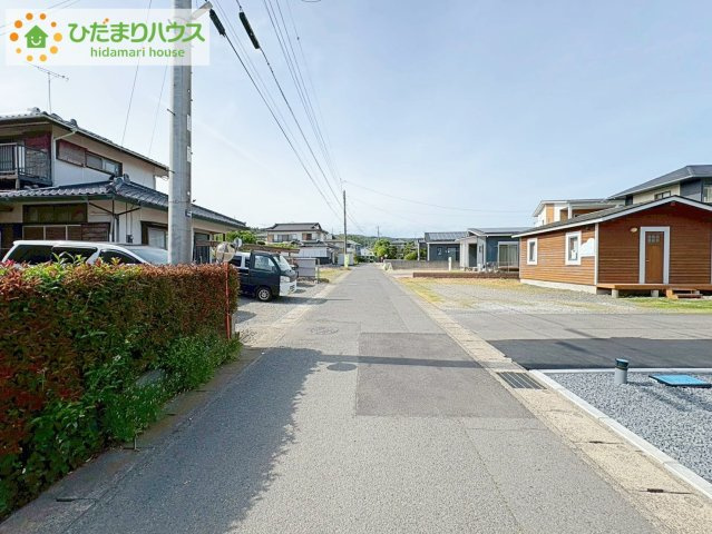 日立市諏訪町1期　新築戸建　1号棟の前面道路含む現地写真|ショッピング施設が充実した利便性のよい立地です♪