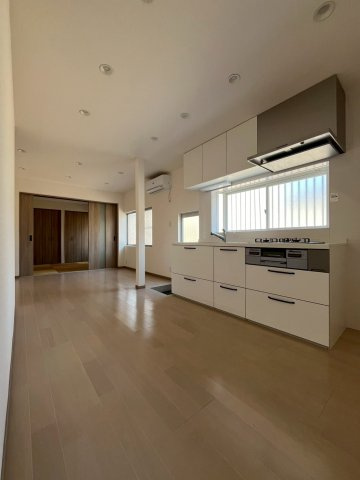 堺区中三国ケ丘町5丁戸建て賃貸3-23の居間・リビング