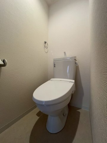 堺区中三国ケ丘町5丁戸建て賃貸3-23のトイレ