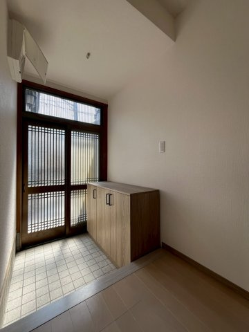 堺区中三国ケ丘町5丁戸建て賃貸3-23の玄関