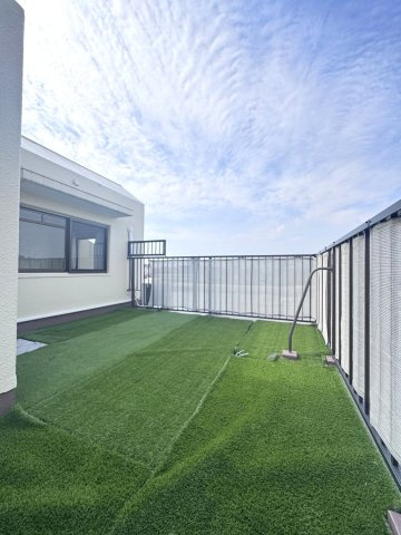 ユニーブルマンション本郷台のバルコニー|ルーフバルコニー（洋室東側）