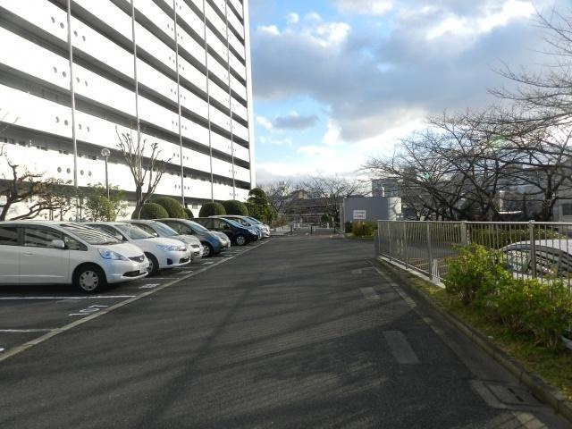 千里山田D住宅の駐車場