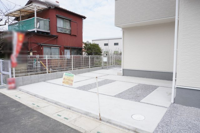 越谷市新川町1丁目 新築分譲住宅の駐車場