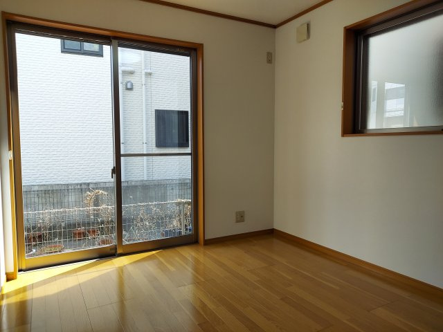 宝塚市高松町一戸建の洋室|1階洋室約6帖