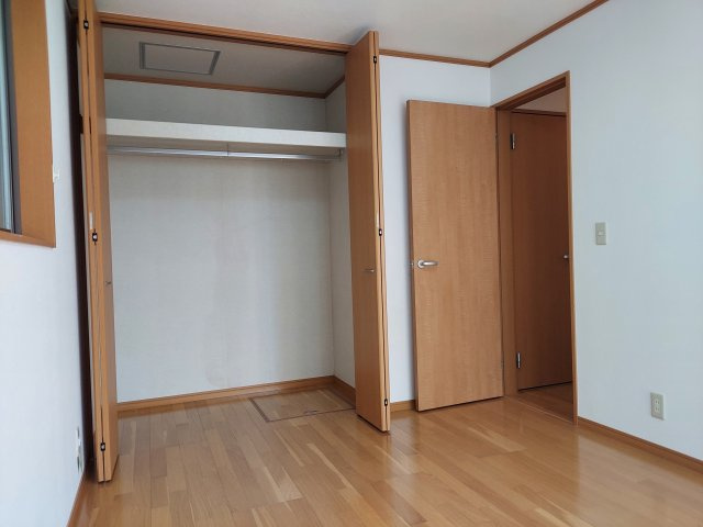 宝塚市高松町一戸建の洋室|1階洋室約6帖