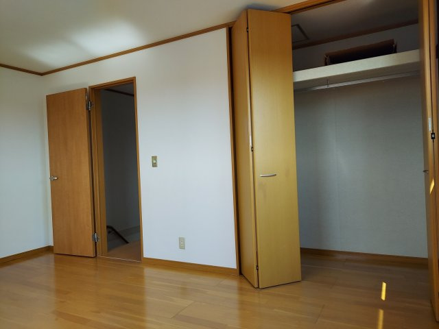宝塚市高松町一戸建の洋室|3階洋室約8.7帖
