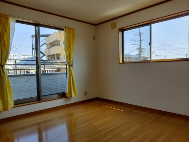 宝塚市高松町一戸建の洋室|3階洋室約8帖
