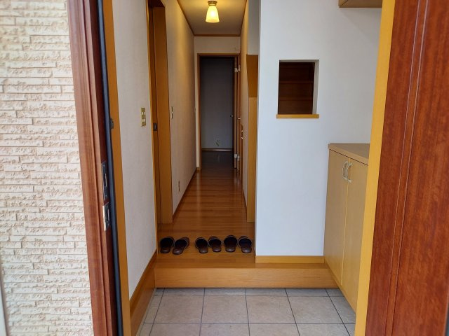 宝塚市高松町一戸建の玄関