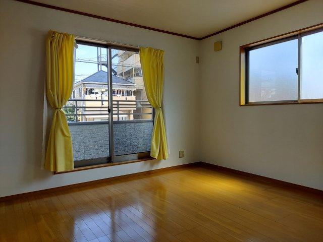 宝塚市高松町一戸建の居間・リビング