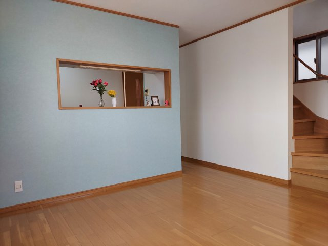 宝塚市高松町一戸建の居間・リビング