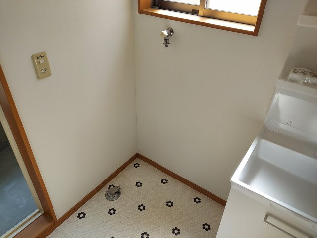 宝塚市高松町一戸建の洗面所|洗濯機置場