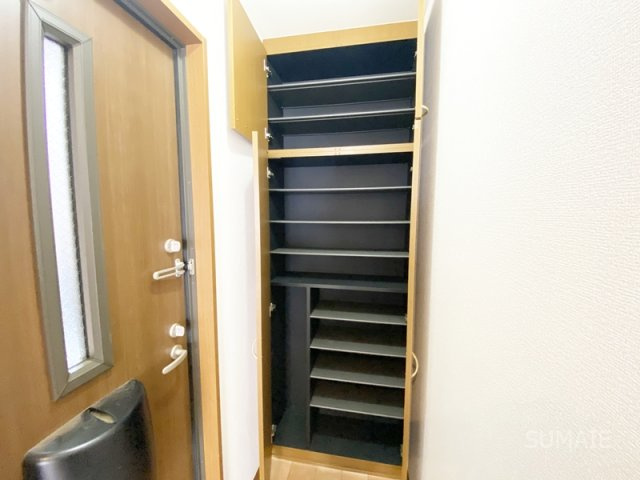 フローラの玄関|シューズボックス完備！