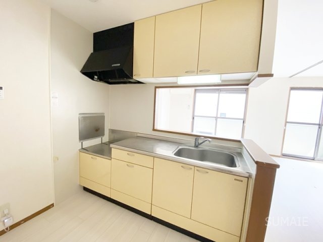 フローラのキッチン|収納もできるキッチンです！