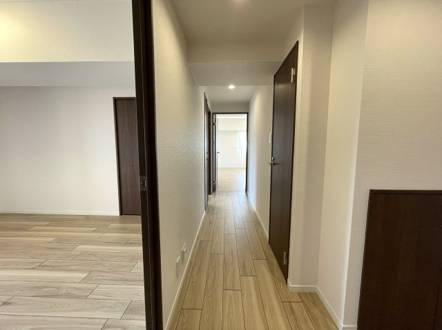 わざわざ箱根まで行かずとも、自宅がもはや桃源郷。神経痛に効能ある温泉が自宅で楽しめる贅沢の粋とも言える『グランシティ横濱保土ヶ谷』リフォームの内装|きれいな内装です